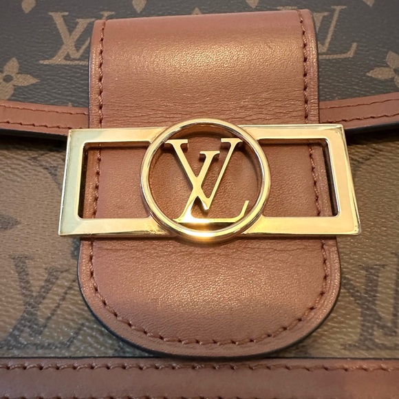 Louis Vuitton Dauphine Mini Reverse Monogram with Adjustable Strap - Picture 4 of 16